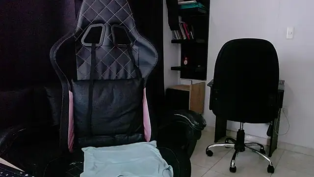 Snapshot of Karen_sex92 chatting on 02/11/25, 12:27 Karen sex92 online show from 02/11/25, 12:27