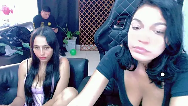 Snapshot of Karen_sex92 chatting on 03/21/25, 07:57 Karen sex92 online show from 03/21/25, 07:57