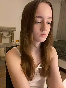 Snapshot of malyshhka chatting on 12/15/24, 01:54 malyshhka online show from 12/15/24, 01:54