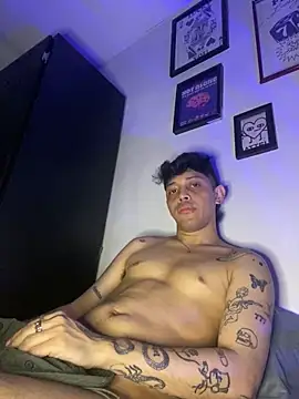 Snapshot of tonysexyboy chatting on 12/16/24, 08:58 tonysexyboy online show from 12/16/24, 08:58