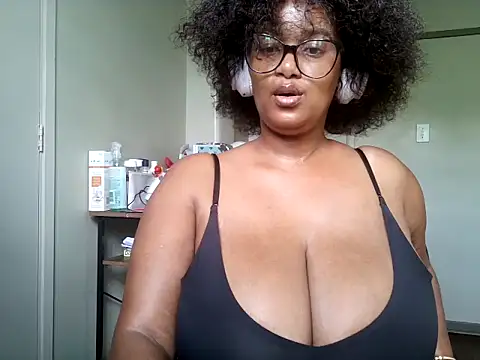 Snapshot of Charlie-Crawford chatting on 12/16/25, 06:51 Charlie-Crawford online show from 12/16/25, 06:51