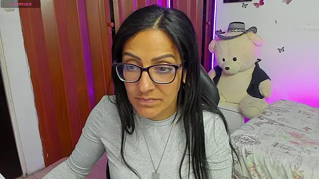 Snapshot of alma_blue chatting on 11/04/25, 11:15 alma blue online show from 11/04/25, 11:15