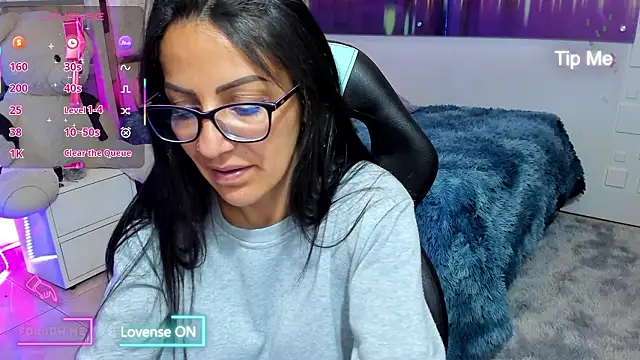 Snapshot of alma_blue chatting on 02/17/26, 10:38 alma blue online show from 02/17/26, 10:38