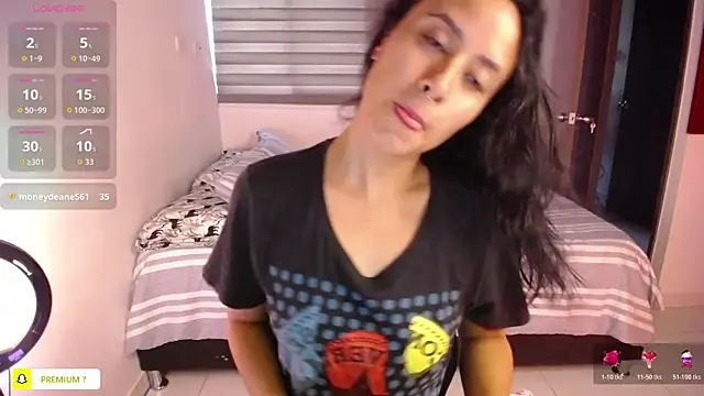 Snapshot of amyharlow_1 chatting on 11/08/25, 07:34 amyharlow 1 online show from 11/08/25, 07:34