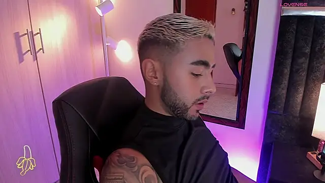 ItsMeEros online show from 09/29/25, 10:47