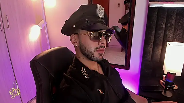 ItsMeEros online show from 11/06/25, 09:59