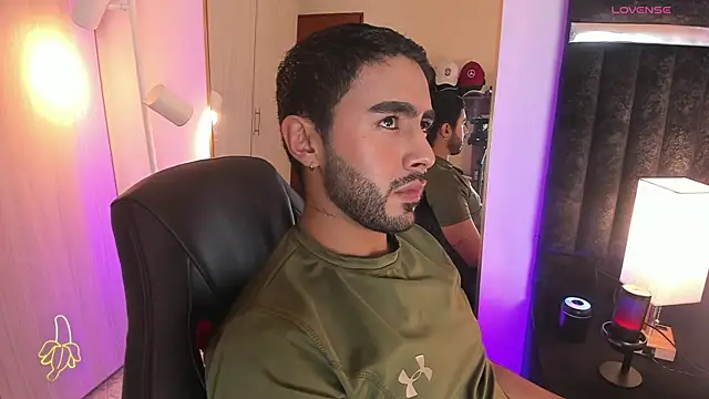 Snapshot of ItsMeEros chatting on 12/19/25, 12:06 ItsMeEros online show from 12/19/25, 12:06