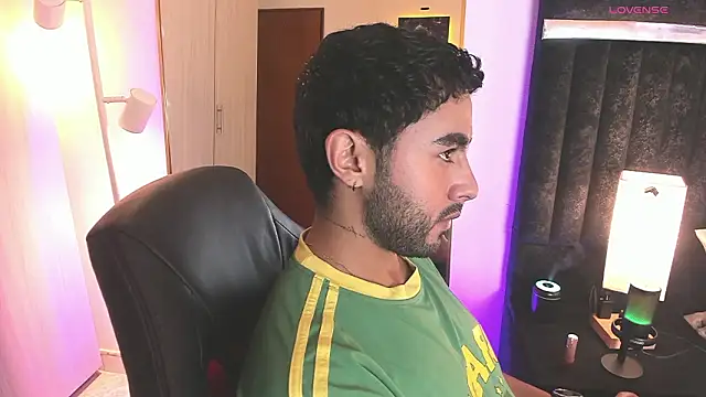 Snapshot of ItsMeEros chatting on 02/01/26, 12:20 ItsMeEros online show from 02/01/26, 12:20