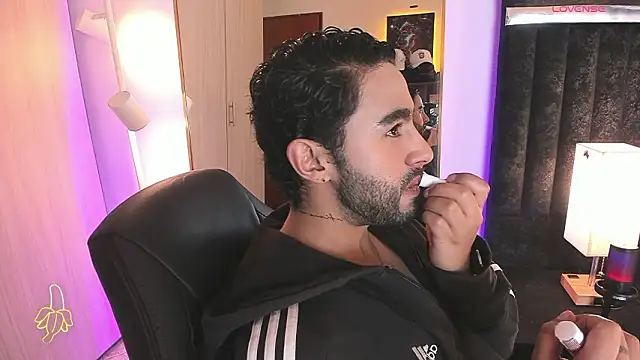 Snapshot of ItsMeEros chatting on 03/07/26, 10:18 ItsMeEros online show from 03/07/26, 10:18