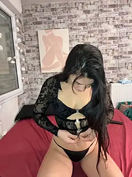 victoria athena online show from 11/11/25, 12:27