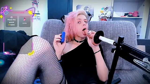 Littlepinkcat online show from 10/02/25, 11:12