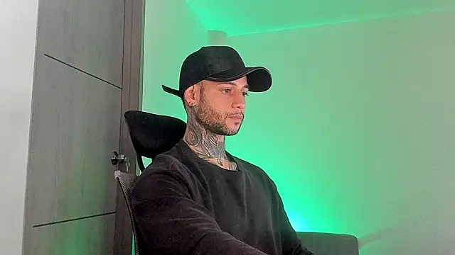  jamesleandros1 online show from 06/06/26, 06:34