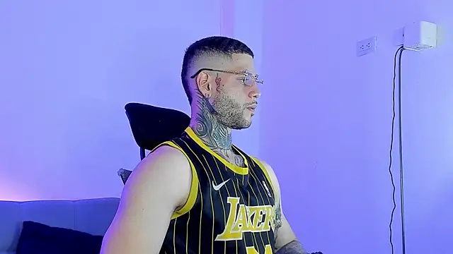  jamesleandros1 online show from 06/19/26, 10:02
