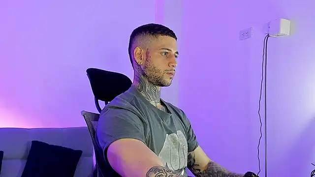  jamesleandros1 online show from 06/23/26, 11:25