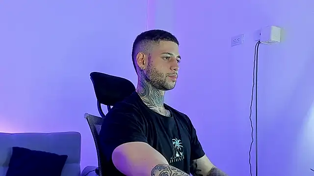  jamesleandros1 online show from 06/25/26, 11:42