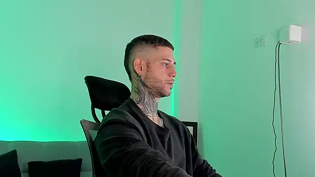  jamesleandros1 online show from 07/04/26, 02:56