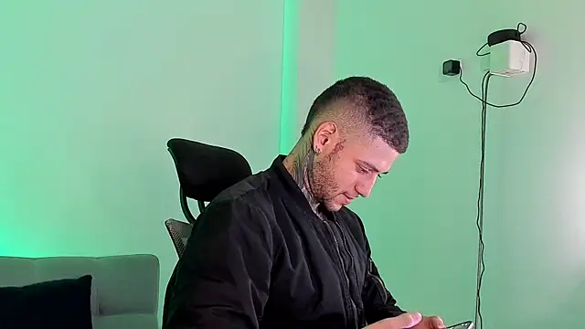  jamesleandros1 online show from 07/07/26, 06:45