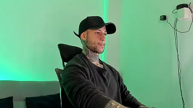  jamesleandros1 online show from 07/11/26, 03:42