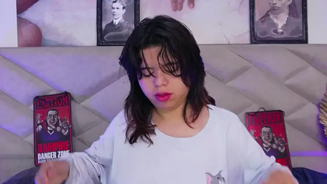 Snapshot of SabinaMerchetti chatting on 09/27/25, 02:33 SabinaMerchetti online show from 09/27/25, 02:33