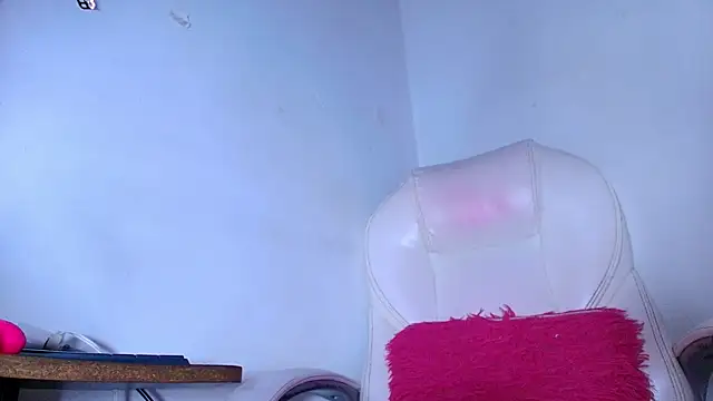 Snapshot of naomi_kyse chatting on 01/15/25, 09:13 naomi kyse online show from 01/15/25, 09:13