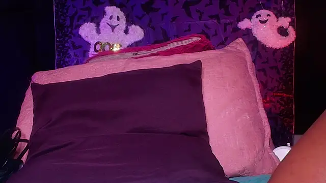 naomi kyse online show from 10/22/25, 03:07