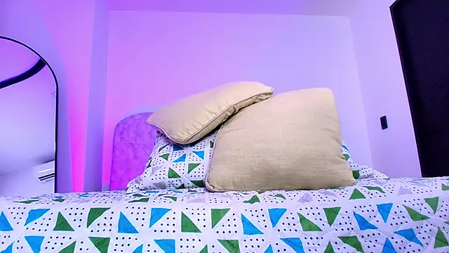 naomi kyse online show from 11/21/25, 03:05