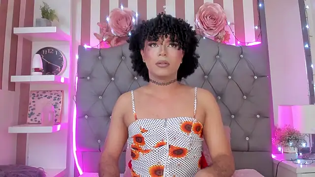 Snapshot of Star-Fire chatting on 12/19/25, 09:33 Star-Fire online show from 12/19/25, 09:33