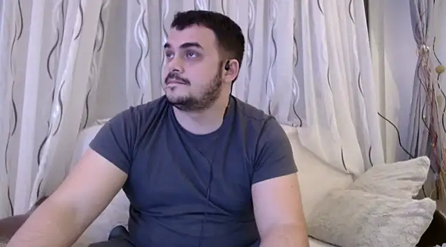 Snapshot of show_boy_97 chatting on 02/06/25, 07:29 show boy 97 online show from 02/06/25, 07:29