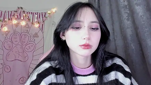 Snapshot of Holy420lolii chatting on 11/16/25, 07:30 Holy420lolii online show from 11/16/25, 07:30