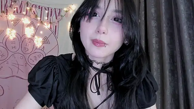 Snapshot of Holy420lolii chatting on 12/04/25, 02:37 Holy420lolii online show from 12/04/25, 02:37