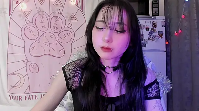 Snapshot of Holy420lolii chatting on 01/06/26, 04:43 Holy420lolii online show from 01/06/26, 04:43