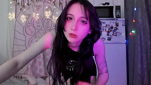 Snapshot of Holy420lolii chatting on 01/17/26, 05:16 Holy420lolii online show from 01/17/26, 05:16