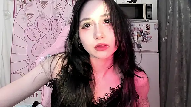 Snapshot of Holy420lolii chatting on 02/13/26, 07:21 Holy420lolii online show from 02/13/26, 07:21