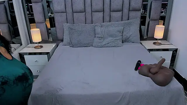 EMMAHILL1 online show from 12/01/25, 11:15