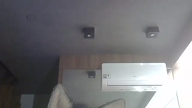 Skinny-Kitten online show from 12/18/25, 10:38