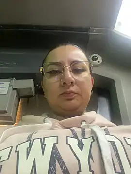 Abril Luv online show from 03/04/25, 01:01