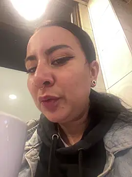 Abril Luv online show from 09/27/25, 12:15