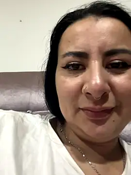 Abril Luv online show from 11/19/25, 01:16