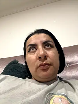 Abril Luv online show from 11/23/25, 02:00