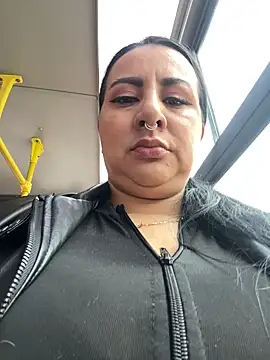 Snapshot of Abril_Luv chatting on 05/21/26, 12:01 Abril Luv online show from 05/21/26, 12:01