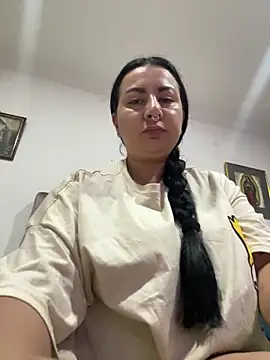 Snapshot of Abril_Luv chatting on 06/15/26, 12:35 Abril Luv online show from 06/15/26, 12:35