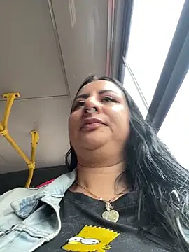 Snapshot of Abril_Luv chatting on 06/19/26, 12:42 Abril Luv online show from 06/19/26, 12:42