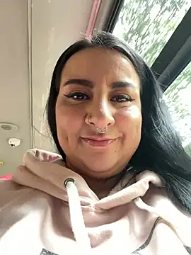 Snapshot of Abril_Luv chatting on 06/25/26, 12:42 Abril Luv online show from 06/25/26, 12:42