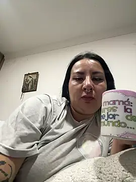 Snapshot of Abril_Luv chatting on 07/01/26, 01:07 Abril Luv online show from 07/01/26, 01:07