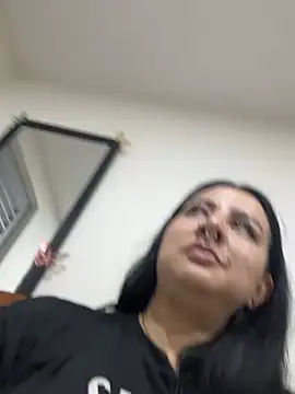 Snapshot of Abril_Luv chatting on 07/06/26, 01:46 Abril Luv online show from 07/06/26, 01:46