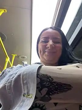 Snapshot of Abril_Luv chatting on 07/15/26, 12:49 Abril Luv online show from 07/15/26, 12:49