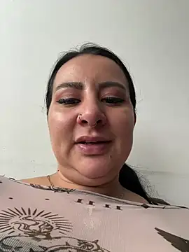 Snapshot of Abril_Luv chatting on 07/23/26, 02:04 Abril Luv online show from 07/23/26, 02:04