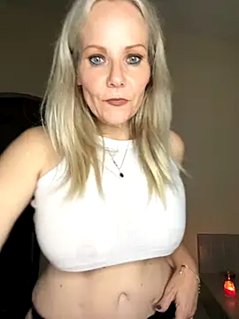 Snapshot of Sexual_Lovable_Doll chatting on 11/15/25, 09:43 Sexual Lovable Doll online show from 11/15/25, 09:43