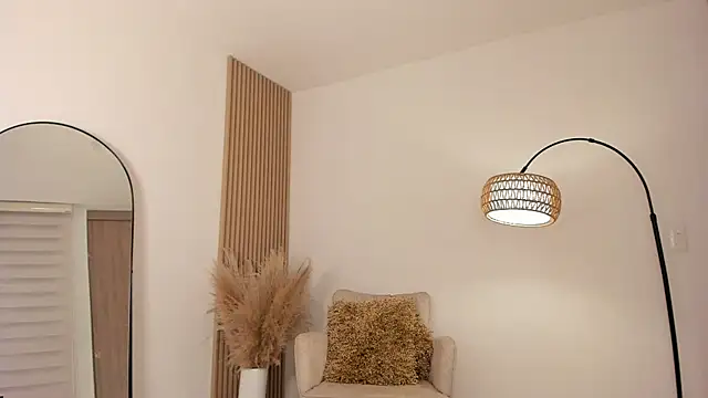 Snapshot of wandathompson_ chatting on 12/02/25, 11:04 wandathompson online show from 12/02/25, 11:04