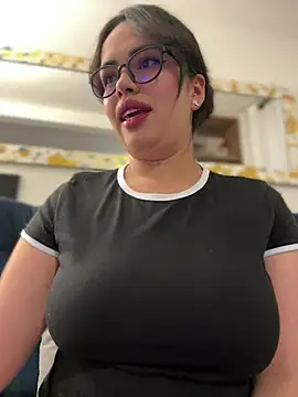 Snapshot of andra_rose chatting on 01/28/25, 11:17 andra rose online show from 01/28/25, 11:17